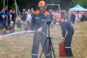 Feuerwehr-Nachwuchs aus ganz Sachsen kommt nach Rochlitz - Auf der Muldeninsel treten Nachwuchskräfte der Feuerwehr bei einem Wettkampf auf der Muldeninsel an, hier ein Foto aus 2022.