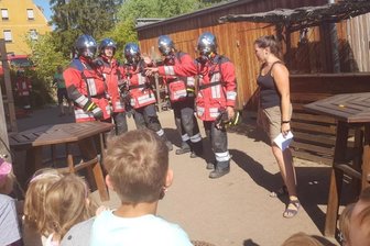 Feuerwehr probt Ernstfall in "Kinderoase" - Der Einsatz der Freiwilligen Feuerwehr Frankenhausen war Abschluss und Höhepunkt einer Präventionswoche, die in der Kita an der Leipziger Straße im Rahmen der Ferienbetreuung für Hortkinder durchgeführt wurde.