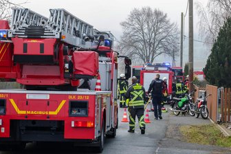 Feuerwehr rückt mit acht Fahrzeugen aus: Das war der Grund für den Einsatz am Sonntag in Waldenburg - Die Feuerwehr war in der Thomas-Müntzer-Siedlung in Waldenburg im Einsatz.