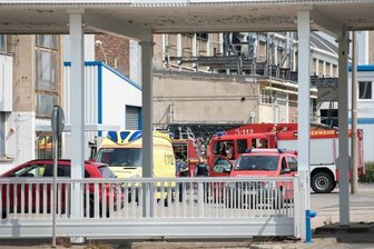 Feuerwehr rückt zu Brand auf Firmengelände aus - Die Feuerwehren aus Brand-Erbisdorf sind am Sonntagvormittag zu einem Einsatz in die Berthelsdorfer Straße ausgerückt.
