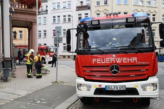 Feuerwehr rückt zum Rathaus in Aue aus – Gebäude kurzzeitig evakuiert: Das ist der Grund - Die Feuerwehr ist am Dienstag gegen 14 Uhr zum Rathaus in Aue ausgerückt.