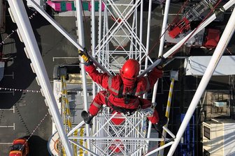 Feuerwehr übt Höhenrettung -