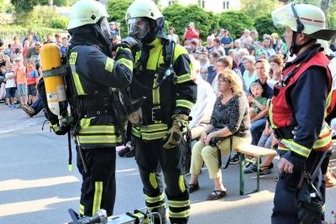 Feuerwehr zeigt zum Start der Leubsdorfer Schulfestwoche ihr Können - 