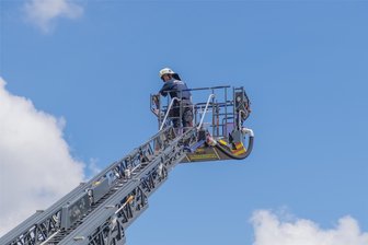 Feuerwehraktion von Radio PSR steigt am Dienstag in Auerbach - Von der Drehleiter aus soll in Auerbach am Dienstag ein Foto geschossen werden.