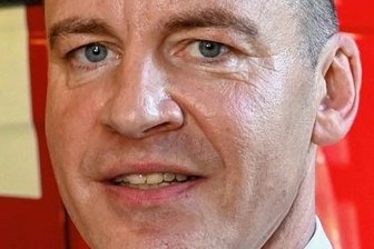 Feuerwehrchef steht Rede und Antwort -