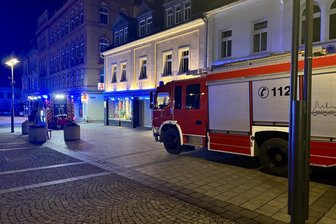 Feuerwehreinsatz am Auer Altmarkt - Angebranntes Essen hat in Aue für einen Feuereinsatz gesorgt.