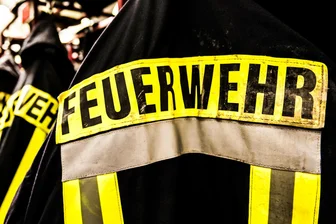 Feuerwehreinsatz am Donnerstagabend auf dem Markt in Werdau: Das war der Grund für die Alarmierung - Feuerwehrleute waren am Donnerstagabend auf dem Markt in Werdau im Einsatz.