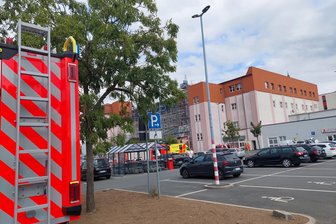 Feuerwehreinsatz am Kaufland in Plauen-Haselbrunn: Was war los? - Nicht zum ersten Mal löste die Brandmeldeanlage des Kaufland-Komplexes in Haselbrunn aus. Das Foto entstand dort bei einem Fehlalarm Ende August.