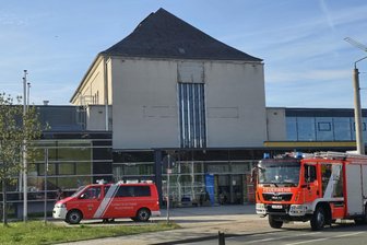 Feuerwehreinsatz am Plauener Stadtbad: Was war da los? - Gleich mehrfach löste am Dienstag im Plauener Stadtbad die Brandmeldeanlage aus.