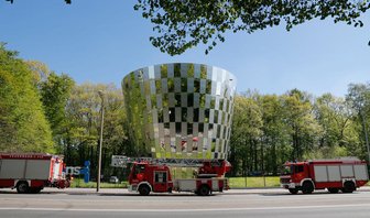 Feuerwehreinsatz am Wasserturm - Übungseinsatz der Feuerwehr am Wasserturm an der Leipziger Straße.