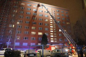 Feuerwehreinsatz an der Mühlenstraße - offenbar falscher Alarm - Wegen eines vermeintlichen Brandes auf dem Dach eines Hauses an der Mühlenstraße ist am Samstagabend die Feuerwehr ausgerückt.