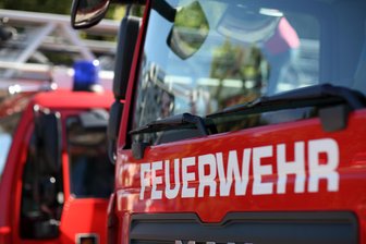 Feuerwehreinsatz im Erzgebirge: Helfer rücken wegen Maschinenbrand in Industriebetrieb aus - Einen Feuerwehreinsatz, hier ein Symbolbild, gab es in Crottendorf.
