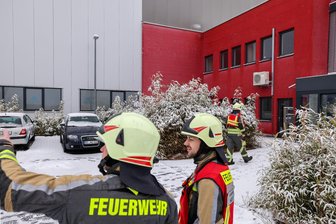 Feuerwehreinsatz im Gewerbegebiet Hohenstein-Ernstthal: Was war der Grund? - Am Einsatzort an der Hockenheimer Straße war der Grund für den Alarm zunächst unklar.