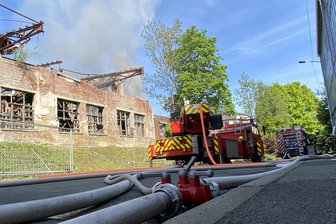 Feuerwehreinsatz in Netzschkau: Zu löschen gab‘s nichts, obwohl es gebrannt hat - Bild vom Feuerwehreinsatz am Reinsdorfer Weg im Mai. Diesmal hatte die Wehr nichts zu löschen.
