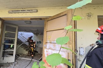 Feuerwehreinsatz in Plauen: In ehemaliger Hautklinik bricht Brand aus - Einsatz für die Feuerwehr im Maximilian-Kolbe-Weg 1 a in Plauen am Sonntagmittag.