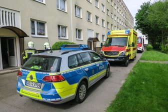 Feuerwehreinsatz wegen Matratzenbrand in Mehrfamilienhaus - 