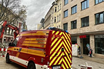 Feuerwehreinsatz zur Mittagszeit auf dem Marienplatz in Zwickau: Das war der Grund - Wegen eines Fehlalarms ist die Feuerwehr am Dienstag zum Schocken-Komplex ausgerückt.