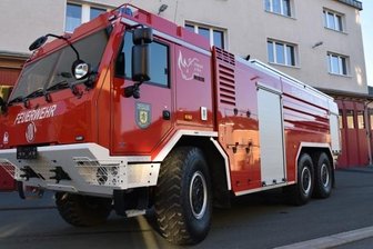 Feuerwehren in Bereitschaft - Sechs Tanklöschfahrzeuge für den Einsatz in unwegsamen Gelände und einen Katastrophenschutz-Löschzug könnte der Vogtlandkreis ab sofort in die Sächsische Schweiz schicken.