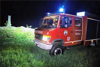 Feuerwehren in Lößnitz und Oelsnitz gefordert - Die Feuerwehren aus Affalter, Lößnitz, Grüna und Dittersdorf sind am späten Montagabend zum Aussichtspunkt Am Katzenstein gerufen worden. Anwohner hatten dort einen Feuerschein gesehen. 