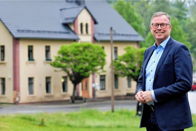 Feuerwehren von Oberschöna sollen neue Atemschutzgeräte erhalten - Oberschönas Bürgermeister Rico Gerhardt (CDU) will neue Atemschutzgeräte für die Feuerwehren anschaffen. 