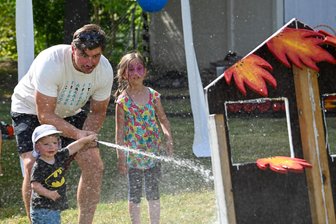 Feuerwehrfest auf dem Sportplatz in Taura: Fußballer in Sorge - Bei einem Sportfest 2022 war Kugelstoßweltmeister David Storl zu Gast auf dem Sportplatz in Taura. Jetzt plant die Feuerwehr dort ihre 150-Jahr-Feier. Das gefällt nicht allen.