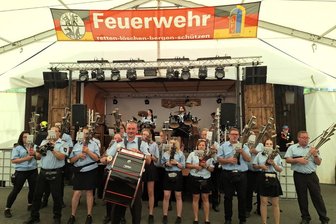Feuerwehrfest im Erzgebirge: De Erbschleicher und Schalmeienkapelle heizen ein - Die Schalmeienkapelle Steinbach spielt am Sonntag zum Feuerwehrfest in Jöhstadt auf.