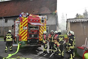 Feuerwehrfest mit Kreisausscheid im Löschangriff in Rossau - Die Rossauer Feuerwehr, hier bei einer Übung in Greifendorf, lädt am Samstag zum Kreisausscheid und Feuerwehrfest.