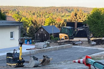 Feuerwehrgerätehaus Freiberg: Überraschung bei Baukosten - Fundamente teils drin, ein Teil der Bodenplatte auch: Beim An- und Ausbau des Feuerwehrhauses Freiberg geht es voran.