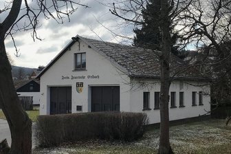 Feuerwehrhaus Erlbach zu klein und unmodern: Was geht wann? - Das Feuerwehrhaus Erlbach: Ein Neubau ist seit langem im Gespräch, aber es wurde nie konkret. Die Wehr will, das sich das rasch ändert.