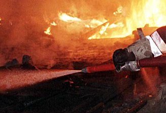 Feuerwehrmann bei Brand verletzt -