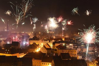 Feuerwerk zum Schulanfang: Wo ist die private Knallerei erlaubt? - So bunt ist der Himmel über Hainichen nur in der Silvesternacht. Am Samstag waren zum Schulanfang aber auch kleinere Feuerwerke über der Gellertstadt zu sehen.