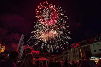 Feuerwerke in Plauen meist ohne Genehmigung - Nicht jedes Feuerwerk ist so schön wie das des Spitzenfestes 2023 - laut sind sie in jedem Fall.