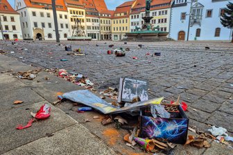 Feuerwerksverbot für die Altstadt von Freiberg? Wie im Internet darüber diskutiert wird - Auch der Silvestermüll könnte in der Freiberger Altstadt der Vergangenheit angehören.