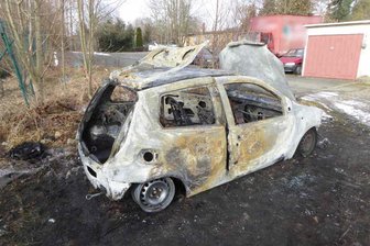 Fiat brennt aus: Polizei ermittelt wegen Brandstiftung -