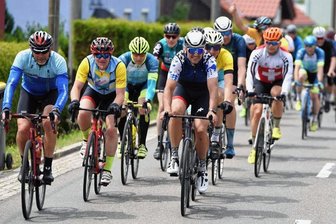 Fichkona: Erzgebirger hat mit Kette zu kämpfen - 186 Teilnehmer haben bei der "Fichkona" 2023 einen kräftezehrenden Ritt gewagt. Nach dem Start am Fichtelberg ging es quer durch das Erzgebirge über Brandenburg und Potsdam bis hinauf zur Insel Rügen.