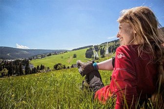 Fichtelberg: Kurort Oberwiesenthal will Wanderwege und Loipen selber pflegen - Wanderer finden in Oberwiesenthal und am Fichtelberg jede Menge Möglichkeiten.