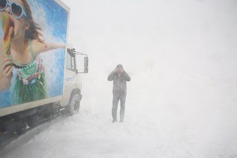 Fichtelberg: Liftbetrieb nach Schneesturm eingestellt - Am Donnerstagvormittag zog ein Schneesturm mit Orkanböen über den Fichtelberg.