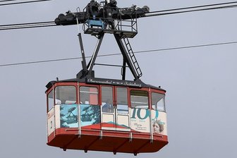 Fichtelberg-Schwebebahn fährt ab Freitag wieder - Wer am Wochenende auf den Gipfel des Fichtelbergs will, kann mit der altehrwürdigen Schwebebahn fahren.