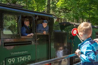 Fichtelbergbahn erhält Zertifikat "familienfreundlich" - Die Fichtelbergbahn hat am Montag das Zertifikat "Familienfreundliche Freizeiteinrichtung" erhalten.