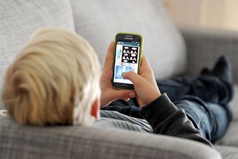Fiese Tricks auf PC und Smartphone: Hacker klären Schüler im Erzgebirge auf - Schon ein Klick auf einen falschen Link auf dem Smartphone kann problematisch enden.