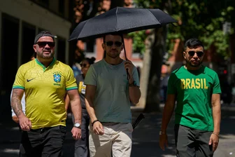 FIFA ändert Regeln erneut: Wasserflaschen doch erlaubt - Fußball-Fans müssen bei der WM ihr Wasser in den Stadien kaufen. (Archivbild)