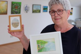 Filigrane Kunst mit Wachstechnik soll Besucher bezaubern - 43 Hobbykünstler zeigen ab dem heutigen Freitag ihre Werke bei den "Offenen Monaten" in der Galerie des Heinrich-Hartmann-Hauses. Die Oelsnitzerin Petra Lohse ist zum ersten Mal dabei.