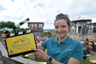 Film ab am Adlerfelsen im Erzgebirge: Wo das Wanderkino als nächstes Station macht - Anja Baumgärtel vom Verein Wander- und Erlebniskino, der jetzt am Adlerfelsen Halt machte.