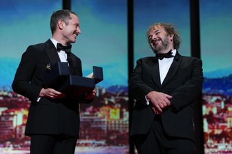 Filmfest in Cannes eröffnet - Ehrenpalme für Peter Jackson - Elijah Wood hielt die Laudatio auf Peter Jackson.