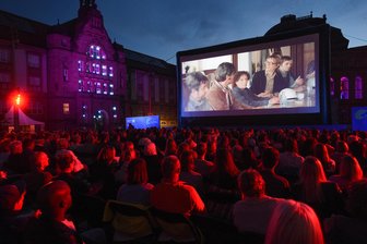 Filmnächte kehren zur Kulturhauptstadt auf Theaterplatz zurück - Die große Leinwand auf dem Theaterplatz wird vom 8. Juli bis 31. August wieder flimmern.
