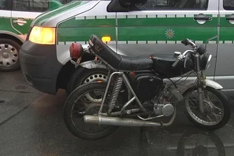 Mit diesem Moped versuchte ein Angetrunkener, sich der Polizeikontrolle zu entziehen.