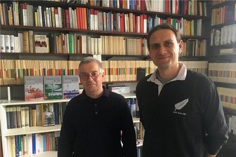 Finale der ersten Staffel des DDR-Podcasts mit Gerd Dietrich und Maik Weichert: Doppelte Brüche und falsche Hebel - Gehen bei der DDR-Betrachtung wissenschaftlich ins Detail und thematisch in die Breite: Prof. Dr. Gerd Dietrich und Dr. Maik Weichert. 