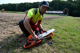Finale der Grünen Berufe: Erzgebirger zieht positives Fazit - Kettenwechsel an der Säge: Richard Jähnig beim Bundesausscheid der Grünen Berufe.
