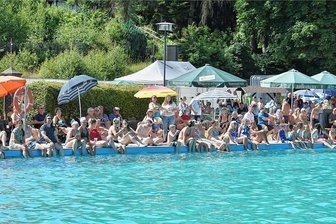 Finale für Saison in den Freibädern im oberen Vogtland - Hochbetrieb herrschte zur Weltmeisterschaft im Wasser-Skispringen m Klingenthaler Freibad.
