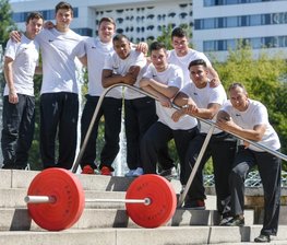 Finale vor eigener Kulisse reizt - Das CAC-Team mit Christoph Pichler, Kurt Perthel, Max Lang, Marcus Sadey, Julian Pianski, Philip Kudzik, Josef Hesse und Trainer Andreas Rehwagen (v. l.). Es fehlen Robby Behm, Toni Weber und Adrian Zielinski.